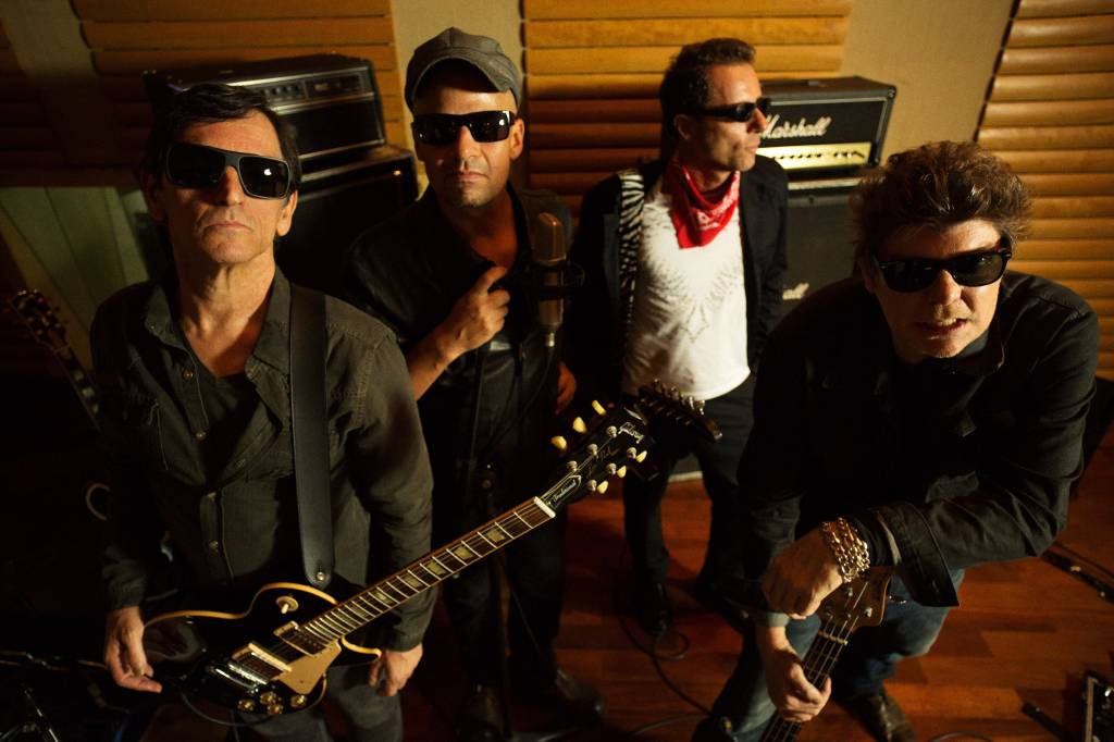 Paulo Miklos deixa a banda Titãs