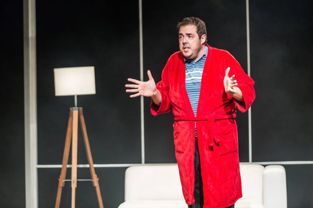 Fernando Ceylão vive fracassado em comédia