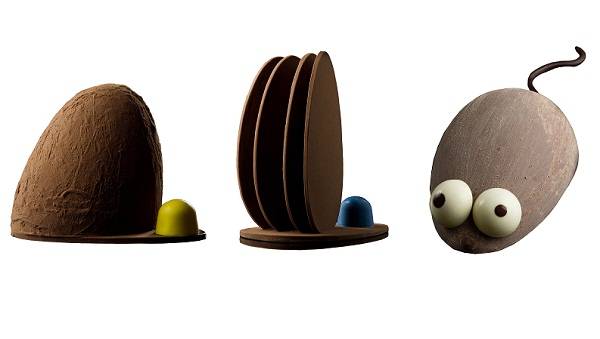 O chef p&acirc;tissier Javier Guillen foi incumbido de criar, para a rede, uma linha de ovos de P&aacute;scoa de encher os olhos. Entre seus lan&ccedil;amentos h&aacute; doces esculturas, a exemplo do ovo p&atilde;o de a&ccedil;&uacute;car (R$ 150,00, 380 gramas). De visual inspirado no conhecido cart&atilde;<br>