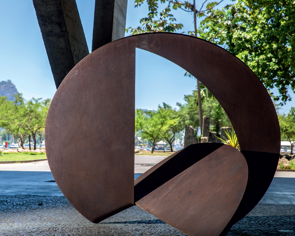 Amilcar de Castro tem obras exibidas no MAM