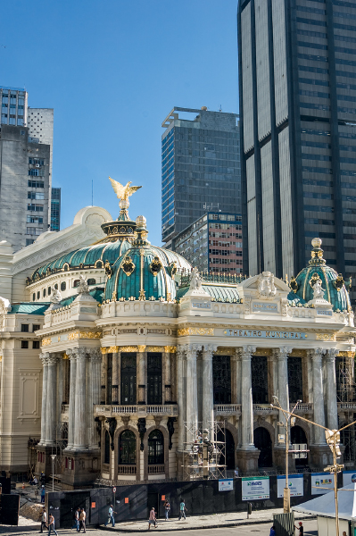 Atraso nos salários põe em risco temporada do Theatro Municipal