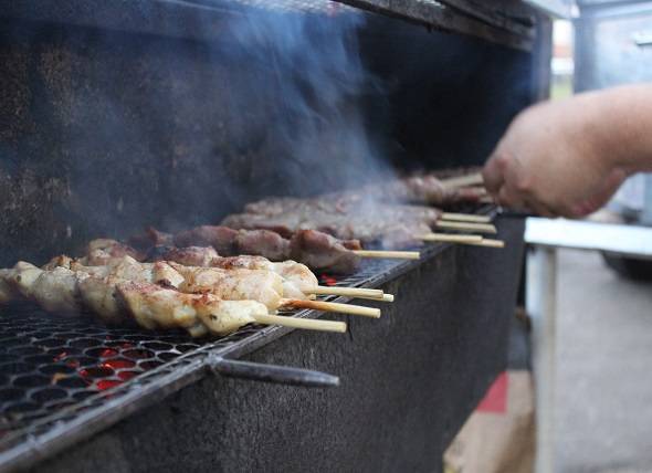 Churrasquinho de rua é autorizado por lei no Rio
