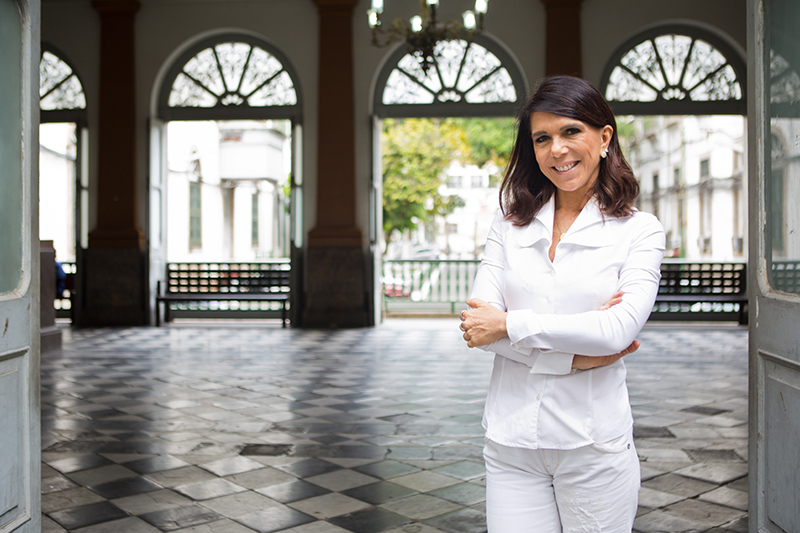 Bia Rique presta serviço gratuitamente na Santa Casa de Misericórdia