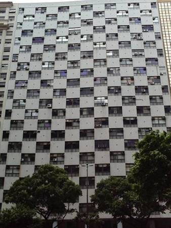 No dia 10 de abril de 1984 aconteceu na avenida o grande com&iacute;cio pelas elei&ccedil;&otilde;es presidenciais diretas. A placa sobre a Diretas J&aacute; ser&aacute; instalada no n&uacute;mero 583<br>