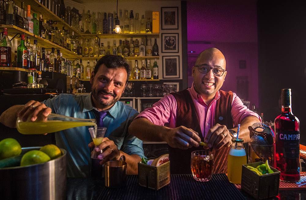 Mixxing celebra 5 anos com convidados no balcão