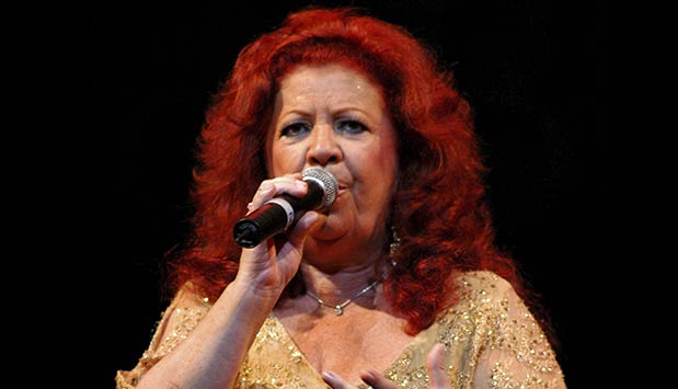 Beth Carvalho ganha exposição e faz show gratuito para gravação de DVD