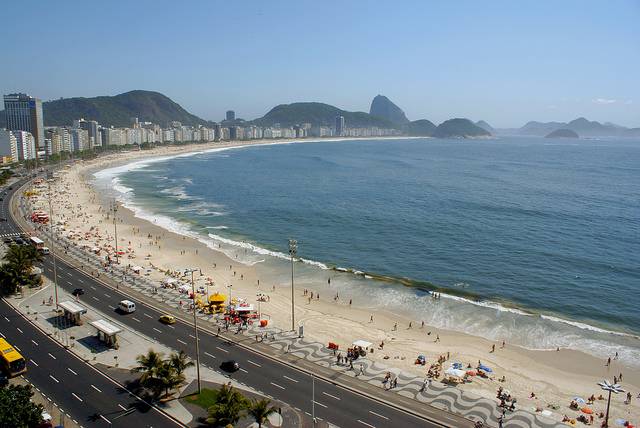 Turista argentina morre depois de ser esfaqueada na Praia de Copacabana
