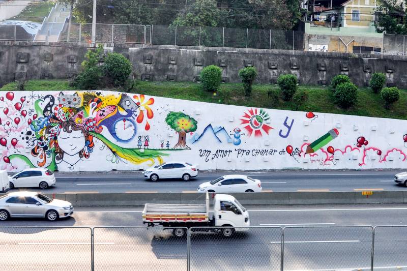 Tráfego em faixa exclusiva de atletas gera multa de R$ 1,5 mil