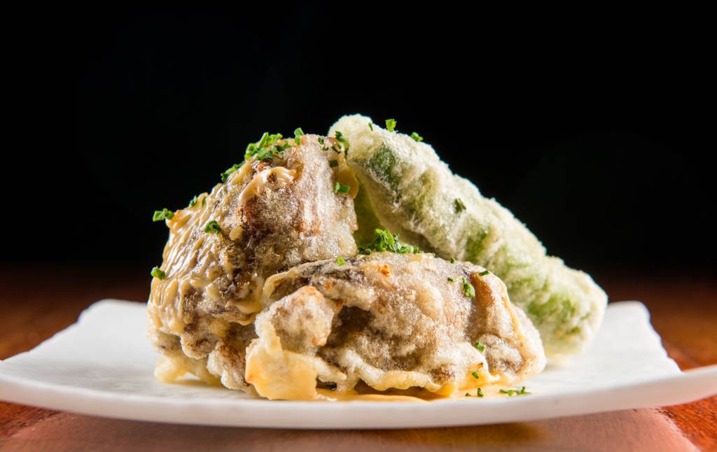 O clássico frango à passarinho em três versões