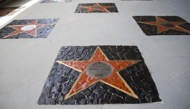 Marquês de Sapucaí ganha calçada da fama