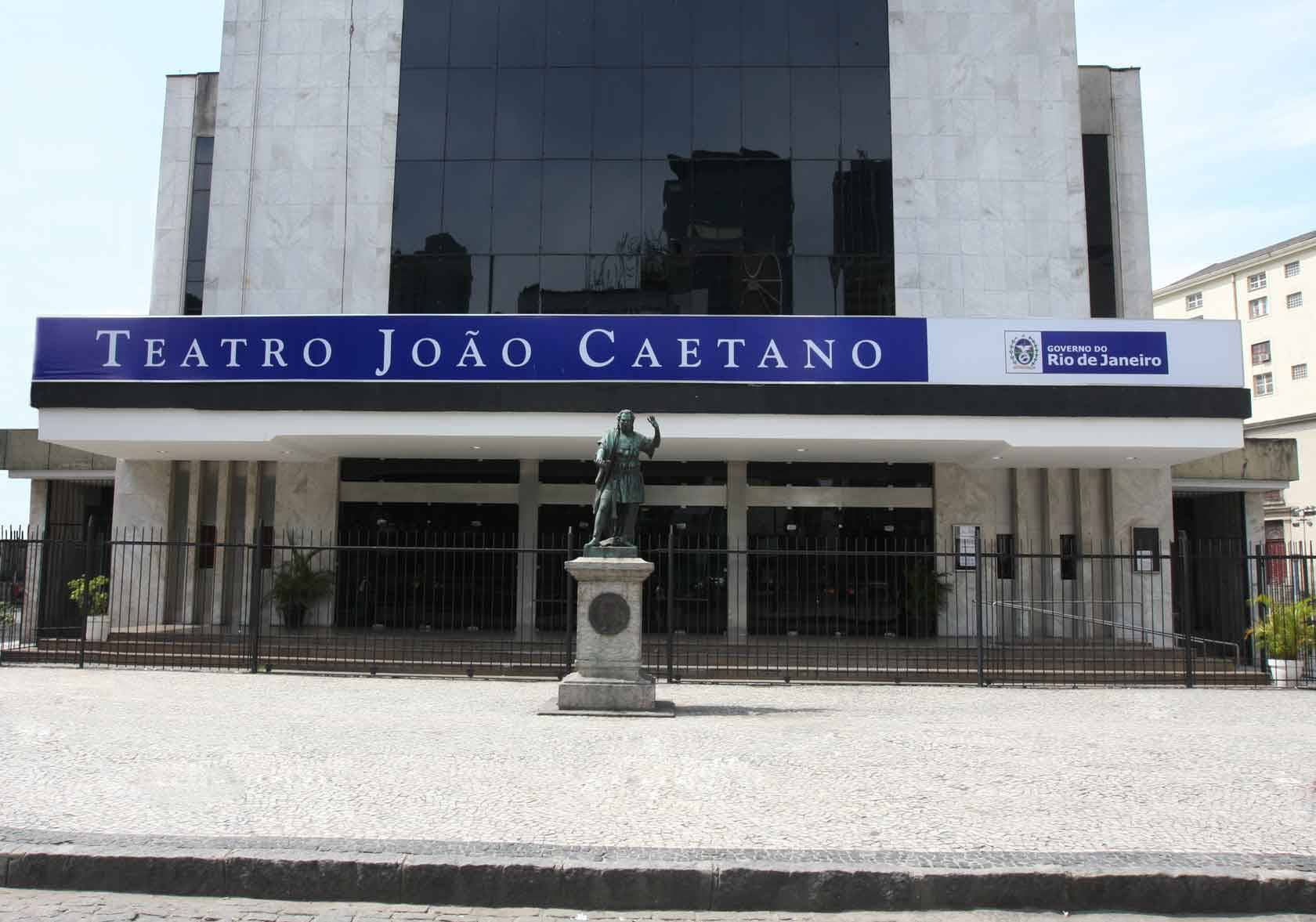 Teatro João Caetano reabre com show do grupo de choro Galo Preto