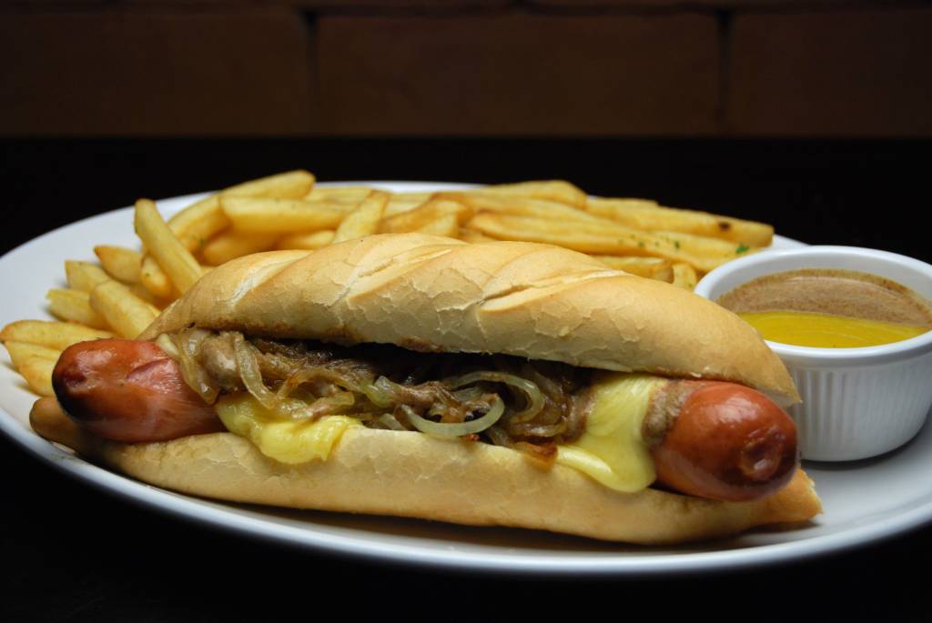 Sanduba de sucesso, hot-dog invade os bares