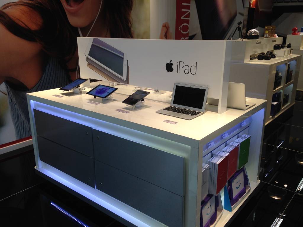 Nova loja da Apple no Galeão vende iPhone 500 reais mais barato