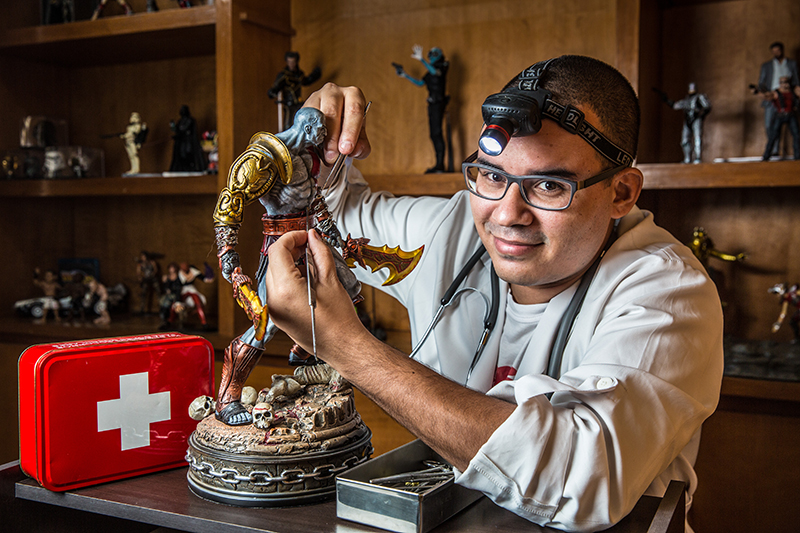 Hospital carioca de bonecos de ação faz sucesso no país