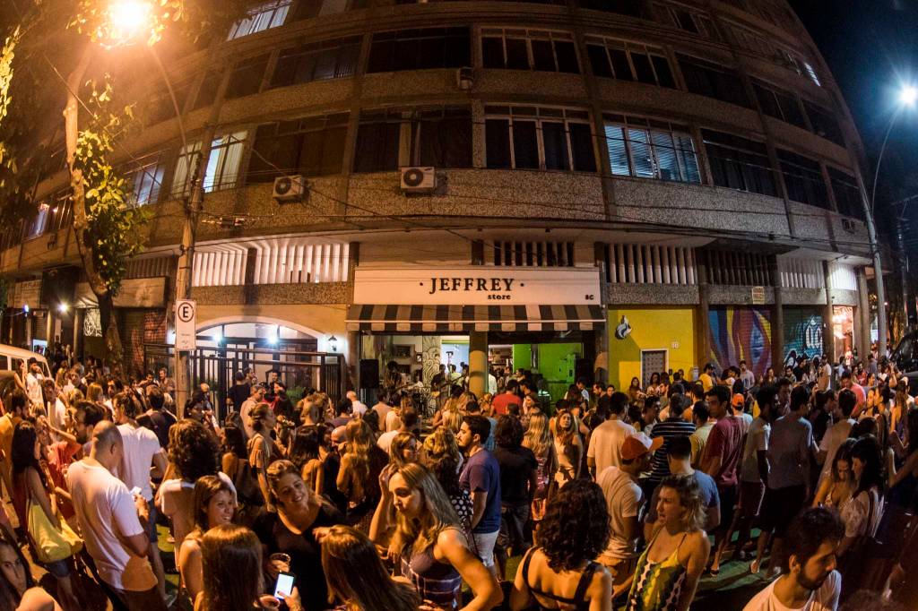Cervejaria carioca faz festa ao ar livre no Leblon