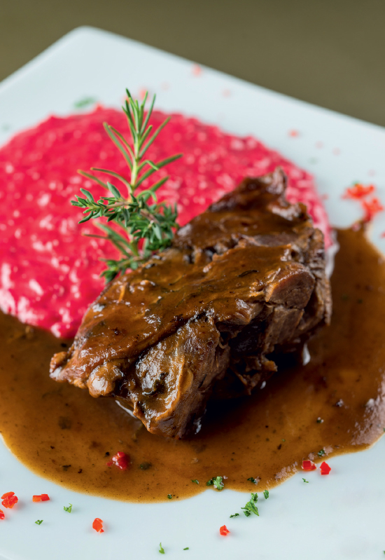 Antigo Beco do Carmo dá lugar ao eMe Arte e Gastrô