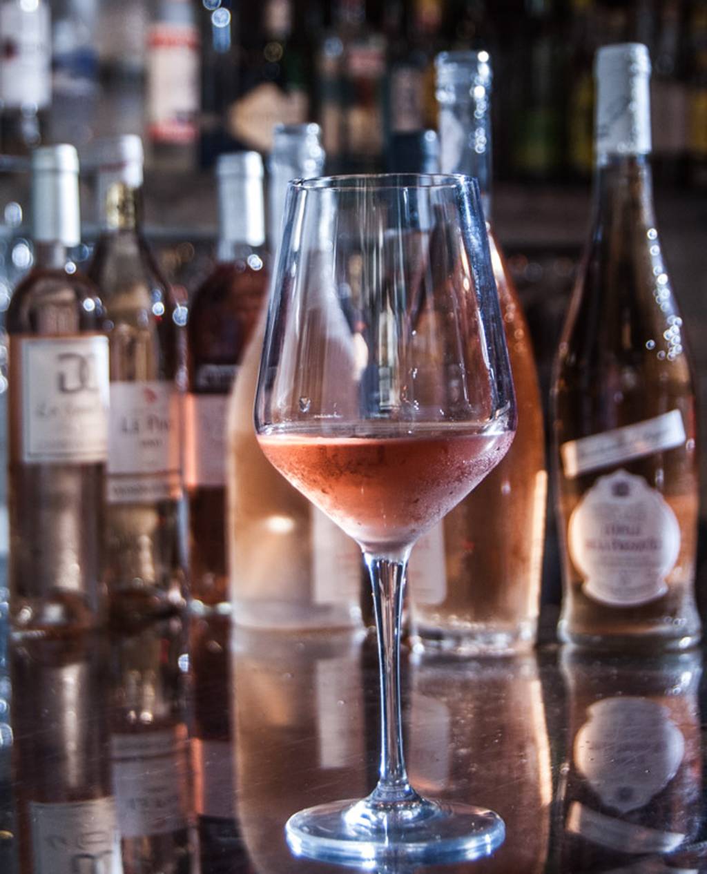 Festival de vinhos rosados toma conta da Dias Ferreira