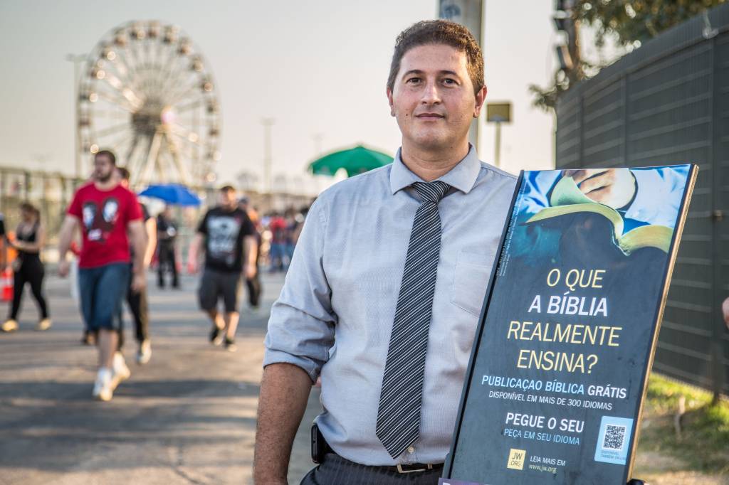 Religiosos pregam a fé e tentam arrebanhar seguidores no Rock in Rio