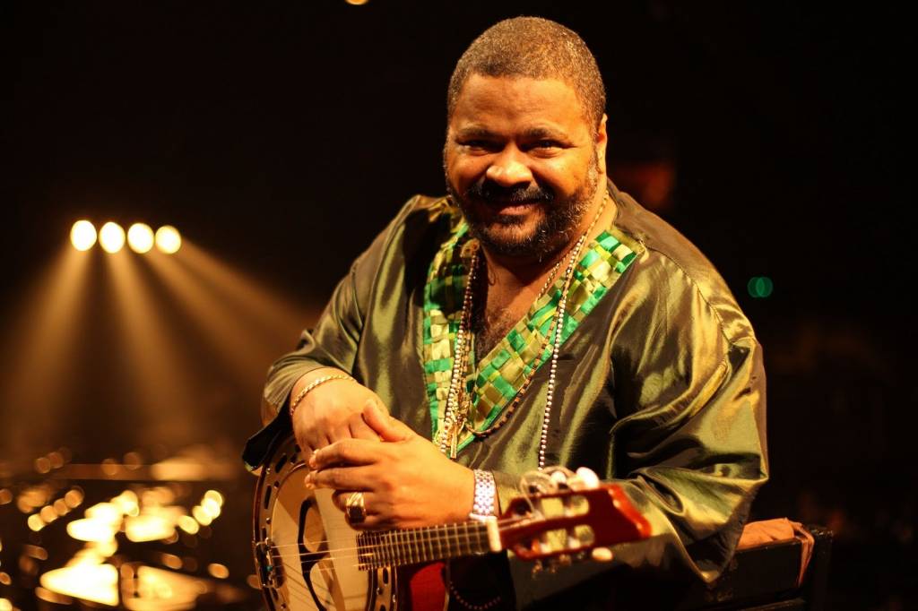 Arlindo Cruz é levado para unidade semi-intensiva