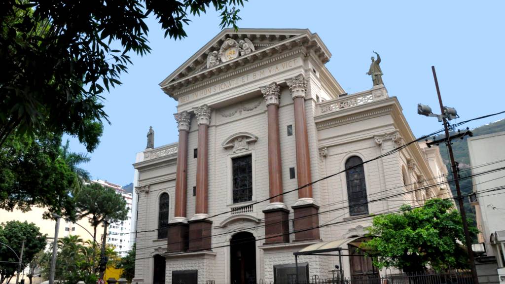 Assédio no Santo Inácio: MP pede indenização e afastamento de professores