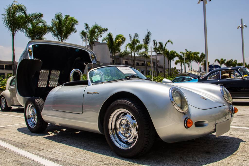 Porsches são atração em exposição no VillageMall