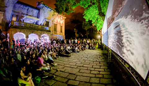 Projeto Cinema no Pátio terá edição inspirada no Dia das Mães