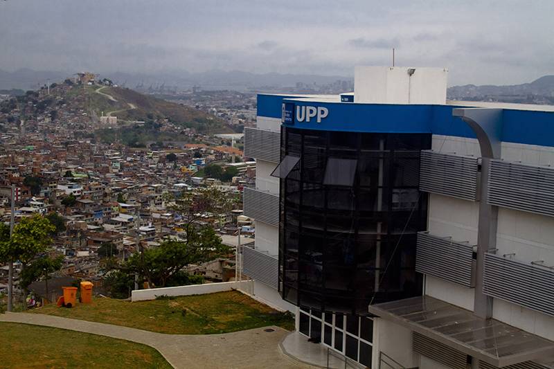 Rio vai remanejar 1/3 de PMs de UPP para o policiamento ostensivo