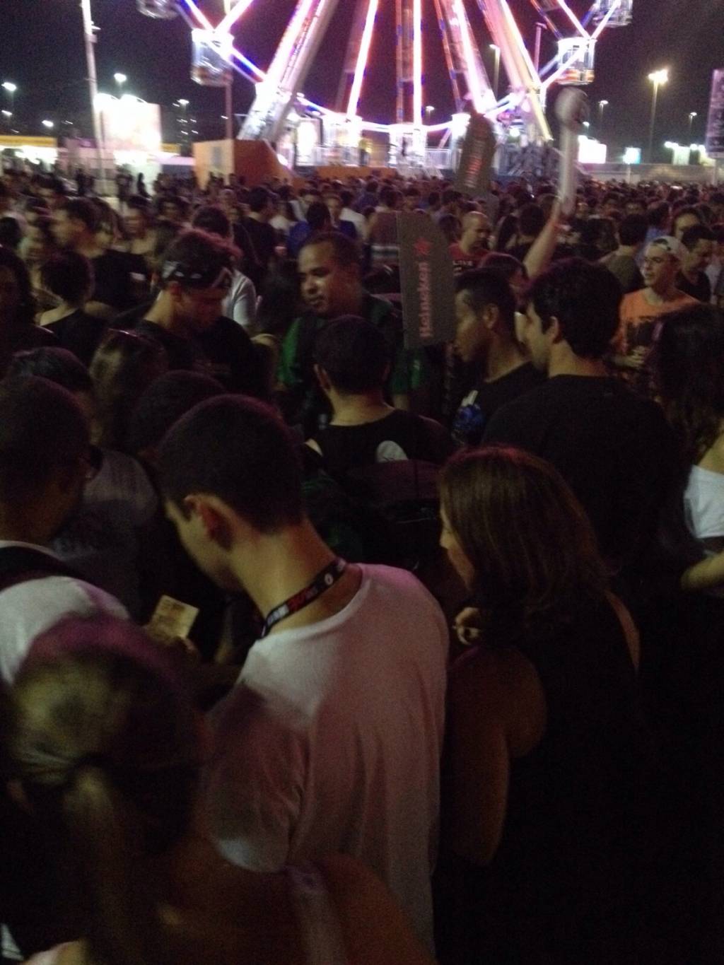 Falta chope na Cidade do Rock, e público reclama de água quente