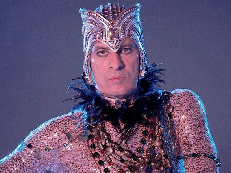 Ney Matogrosso se joga na tirolesa após show no Rock in Rio