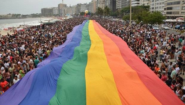 Parada do Orgulho Gay chega à 19ª edição em Copacabana
