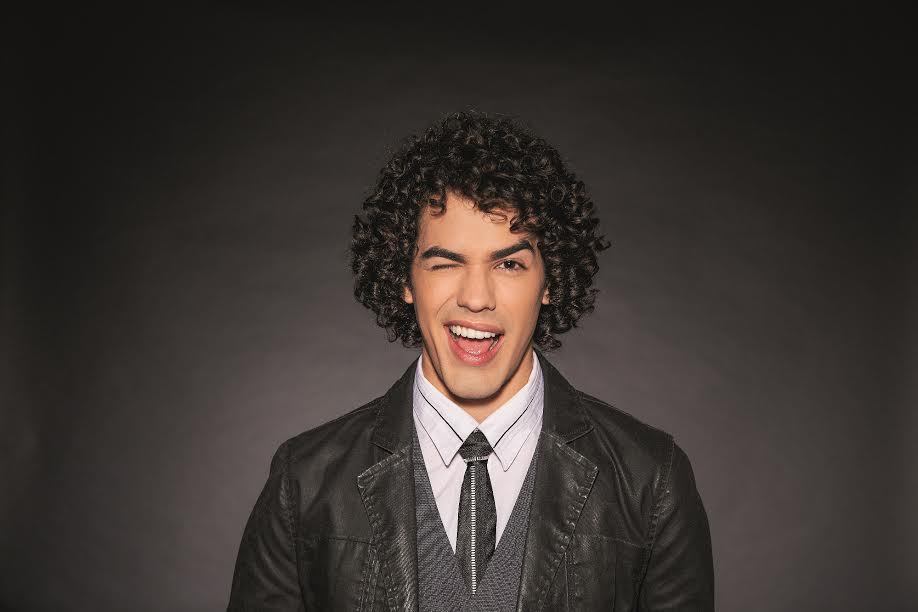 Sam Alves faz show gratuito na Barra da Tijuca