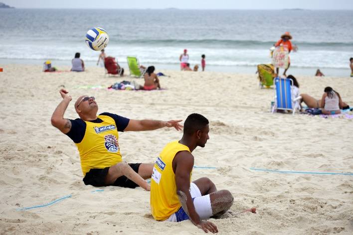 Praia da Barra recebe desafio de vôlei sentado