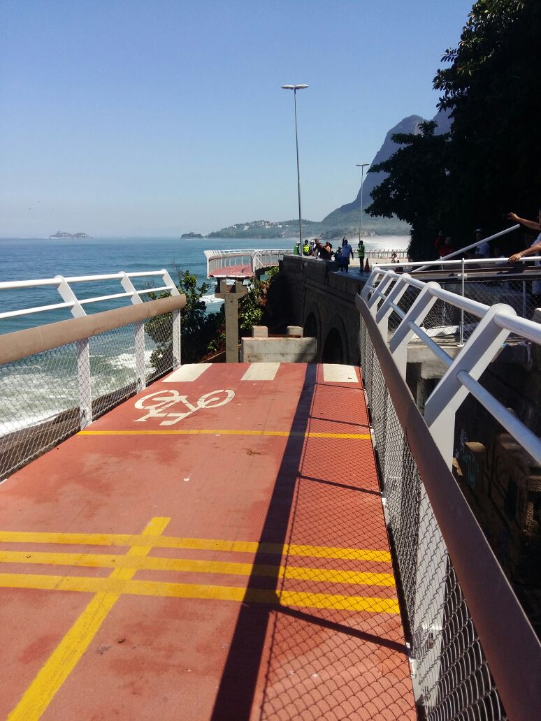 Trecho da ciclovia da Niemeyer desaba em São Conrado