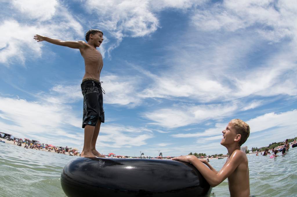 Piscinão de Ramos, em meio a crise, está abandonado