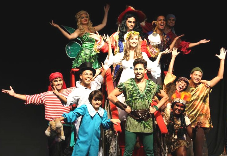 Crianças autistas ganham sessão especial de teatro