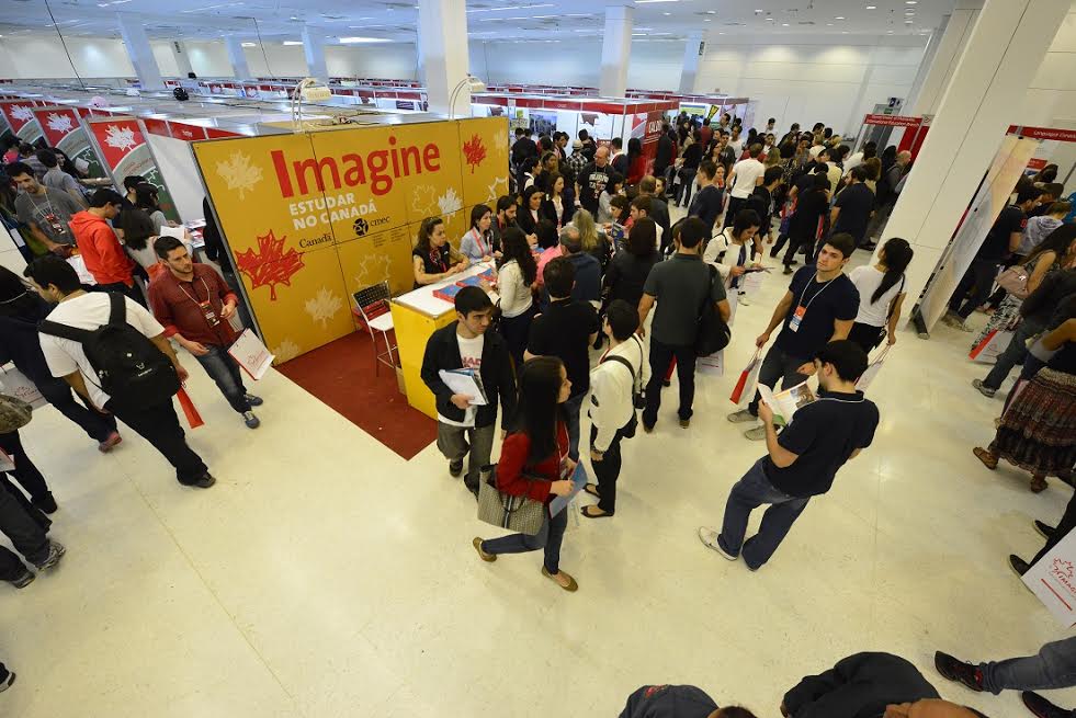 Feira de intercâmbios oferece oportunidades de estudo no exterior