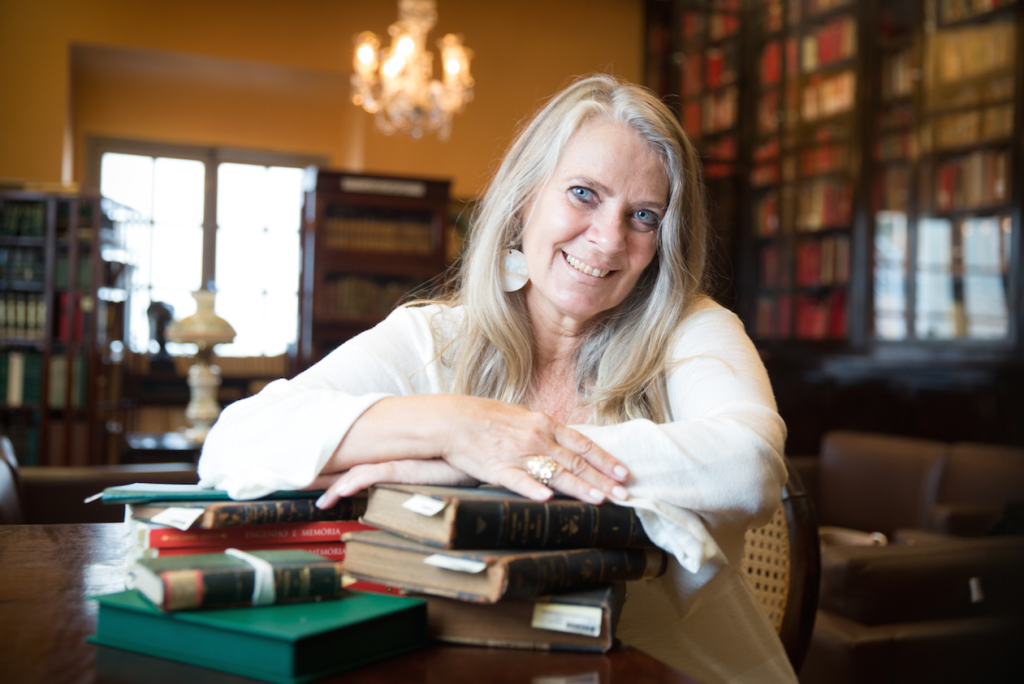 Cristina Oldemburg monta bibliotecas em comunidades carentes