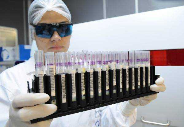 Surto de gripe: sem vacinas, Rio pede ajuda e lote virá do Butantan