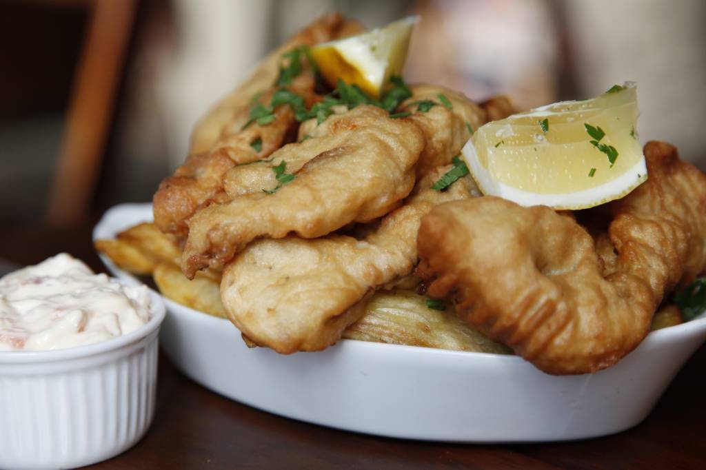 Sucesso inglês, fish and chips ganha versões no Rio