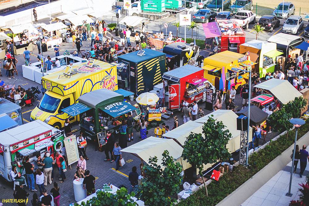 Evento com food trucks ocupa shopping na Barra