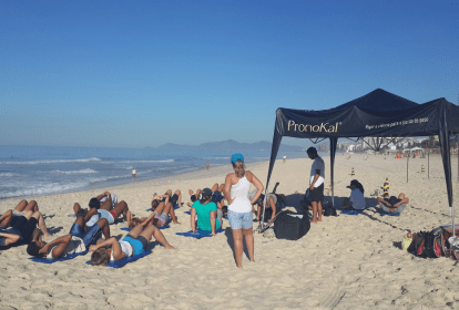 Ginástica funcional na praia