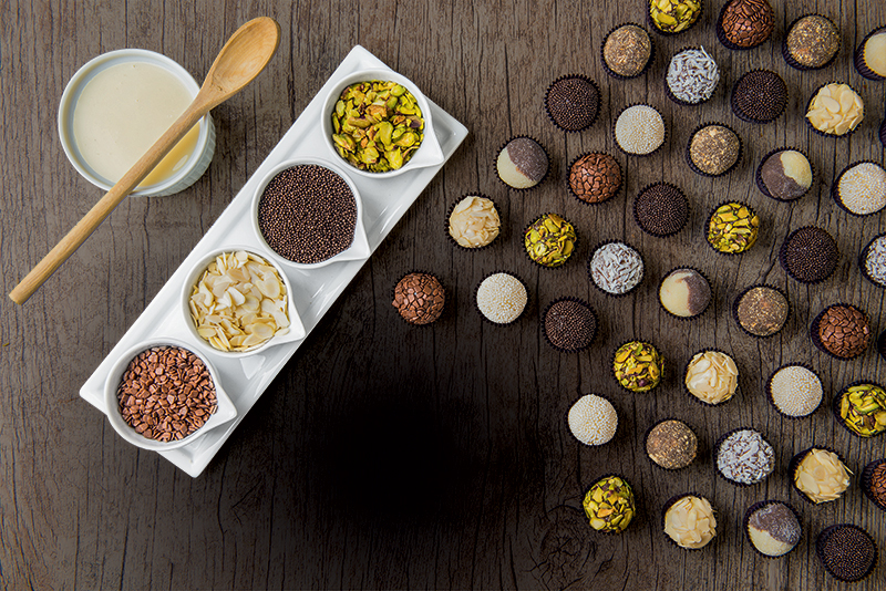 20140908_vr_comerebeber_2854_alta_credtomasrangel-jpg.jpeg Brigadeiros Fabiana D’Angelo, eleito o melhor brigadeiro
