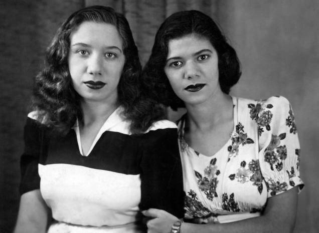 Com a irm&atilde; Bela, nos anos 50