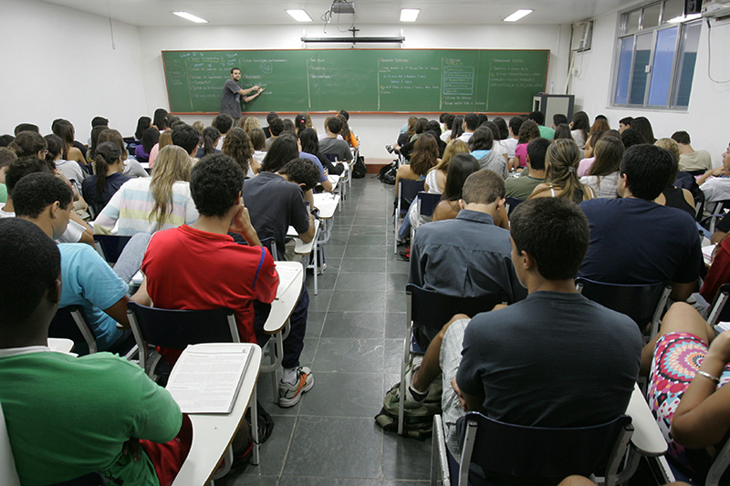 Universidade abre vagas gratuitas para minicursos livres