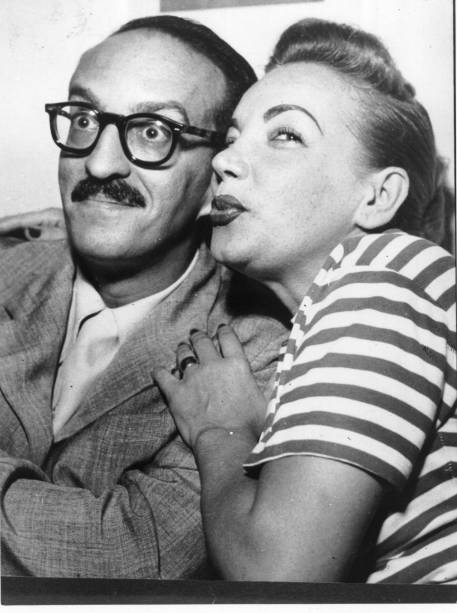 Com o compositor Ary Barroso na década de 1950 Com o compositor Ary Barroso na década de 1950