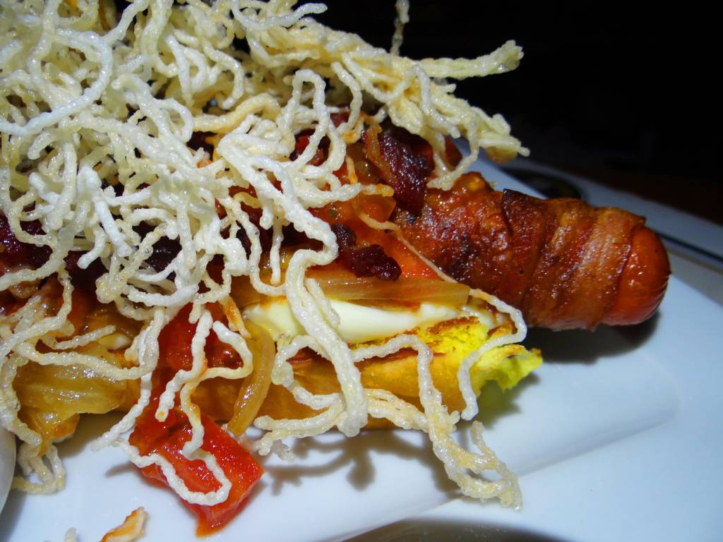 Pub Escondido, CA promove semana do cachorro-quente