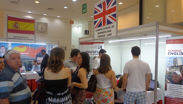Salão do Universitário oferece opções de estudo no exterior