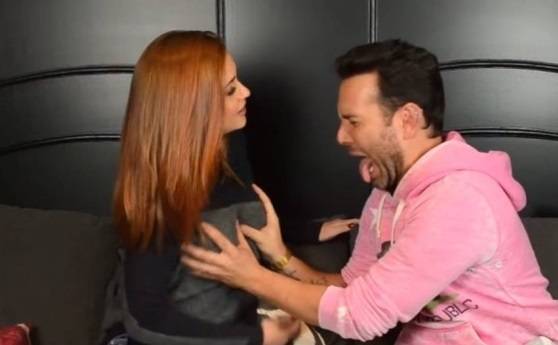 Marina Ruy Barbosa manda apresentador tocar seus peitos para provar que são naturais