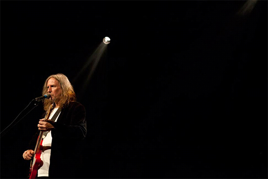 Vocalista do Blues Etílicos se apresenta no Porto neste sábado
