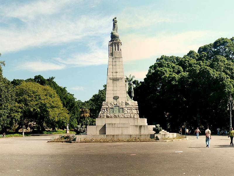 Projeto organiza roteiros gratuitos a pé pelo Centro